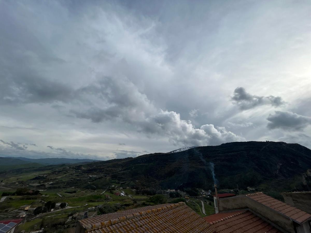 Casa Paradiso Castronuovo di Sicilia Eksteriør billede